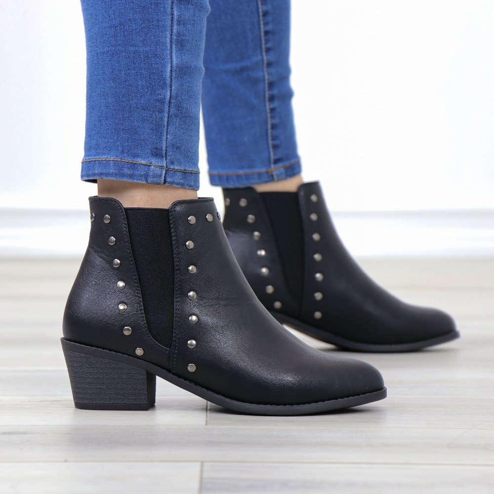 Black Synthetic Leather Chelsea Pointed Toe Low Heel Ankle Boots Metal Studs - Picture 3 of 12